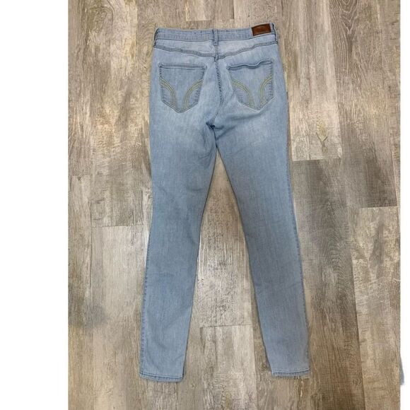 Hollister ultra high rise super skinny distressed jeans - Picture 3 of 11